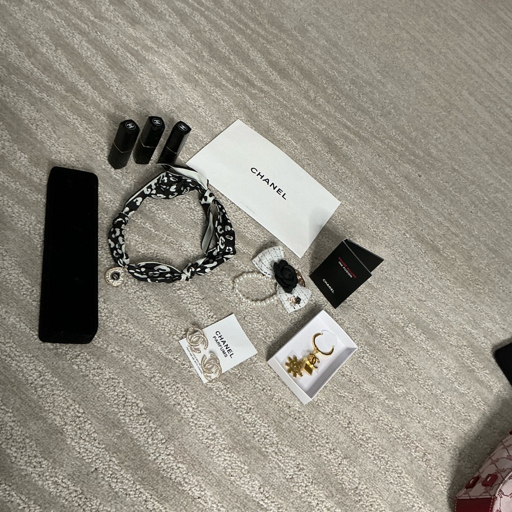 Chanel Black and White Beautiful Bundle - Picture 14 of 16